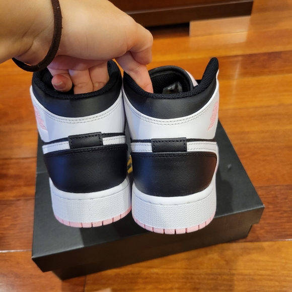 Brand New Air Jordan 1 Mid (GS) Sneakers - Picture 5 of 7
